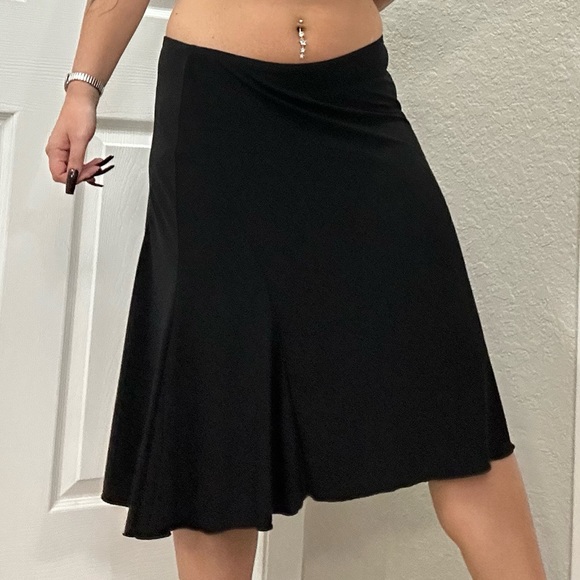 Y2k Nineties Dark Fairy Pleated Black Midi Skirt - Picture 3 of 8